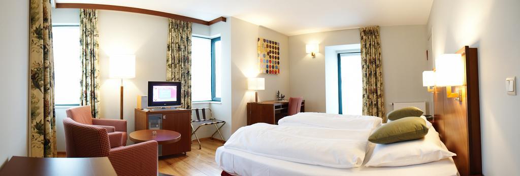 Hotel Beau Sejour Villers-sur-Lesse Exteriör bild